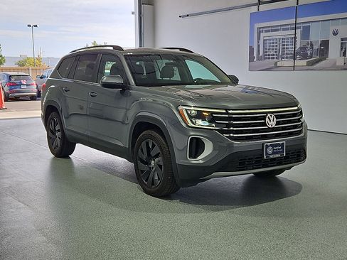 Certified 2024 Volkswagen Atlas SE w/ Panoramic Sunroof Package FWD image 2