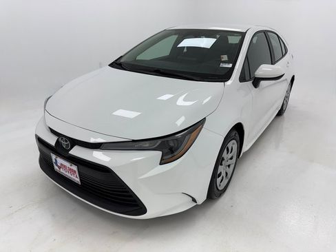 Used 2023 Toyota Corolla LE image 4