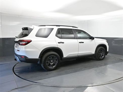 New 2025 Honda Pilot TrailSport image 15