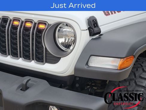 Used 2025 Jeep Wrangler Sport AWD/4WD image 21