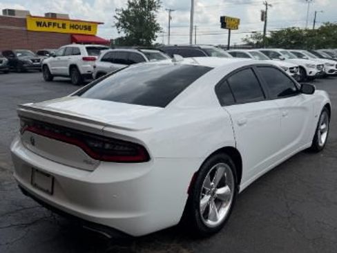 Used 2017 Dodge Charger R/T w/ Premium Group RWD image 4