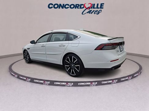 Used 2025 Honda Accord Touring image 4