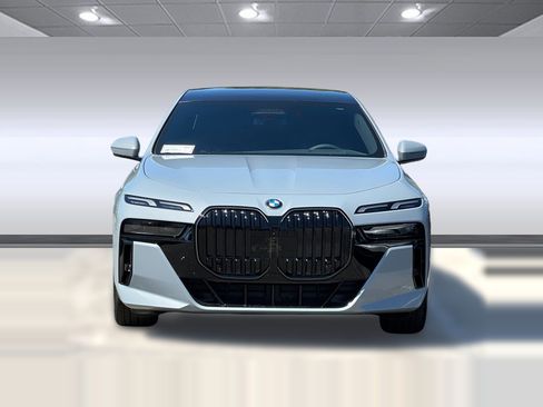 New 2025 BMW 740i image 5