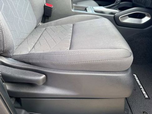 Used 2025 Nissan Frontier SV w/ Tow Package image 17