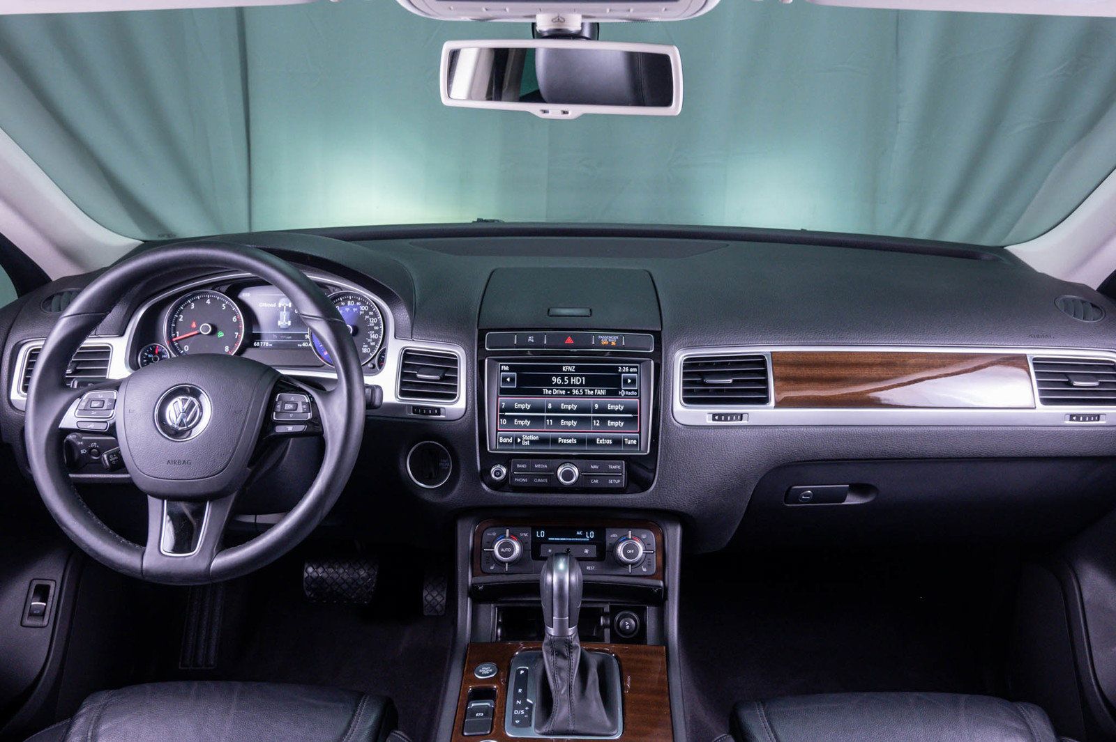 Used 2015 Volkswagen Touareg VR6 AWD/4WD image 13