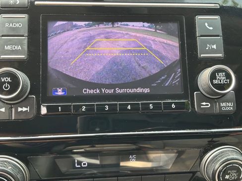 Used 2018 Honda CR-V LX image 20