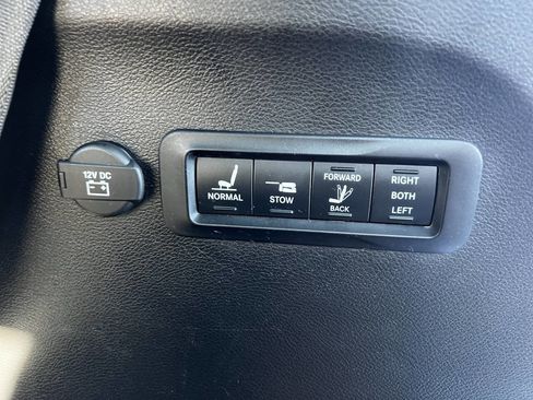 Used 2020 Chrysler Pacifica Limited image 20