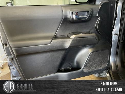Used 2022 Toyota Tacoma TRD Off-Road w/ Technology Package AWD/4WD image 12