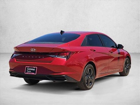 Used 2021 Hyundai Elantra SEL w/ Convenience Package FWD image 5