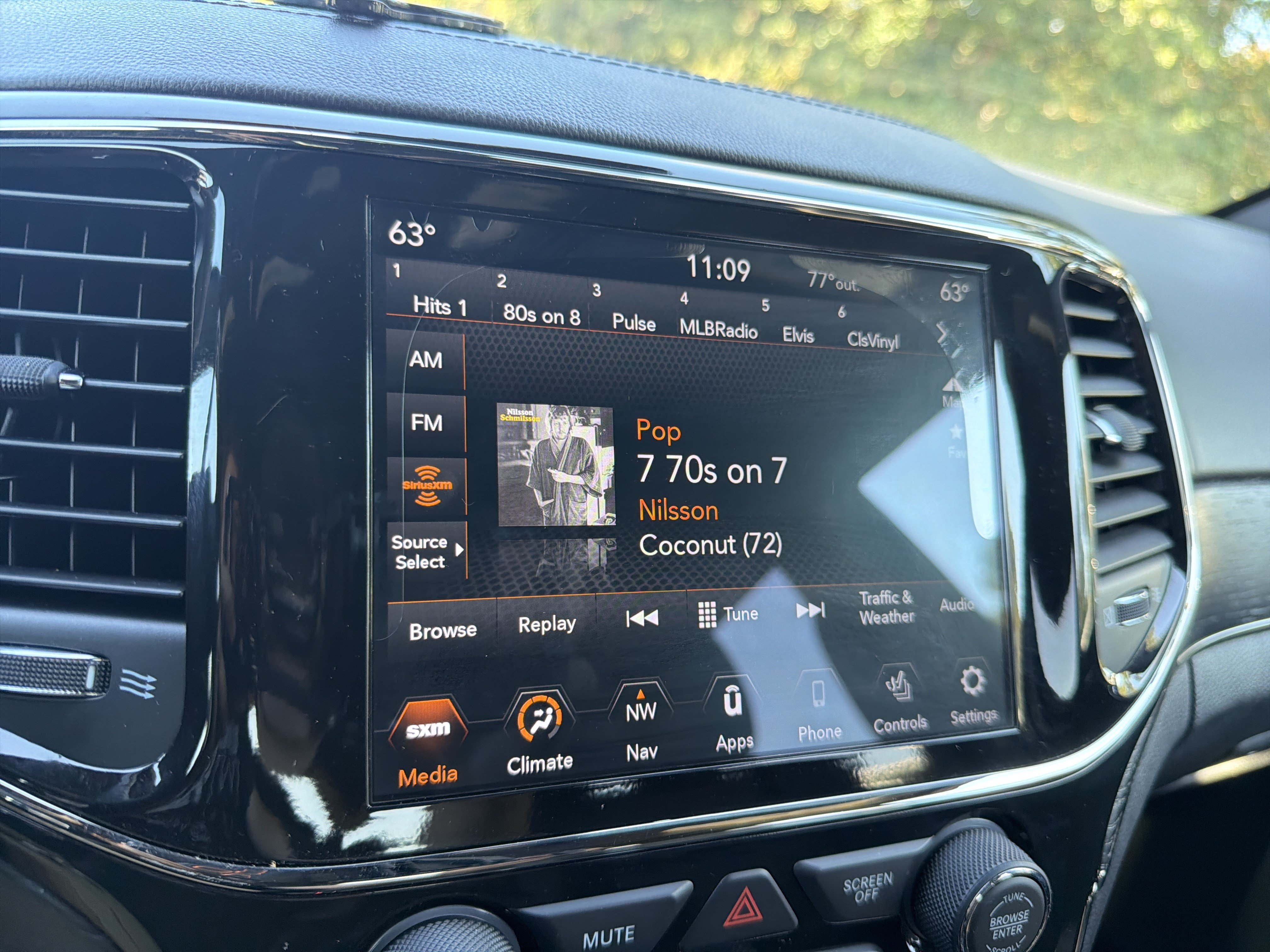 Used 2021 Jeep Grand Cherokee High Altitude AWD/4WD image 23