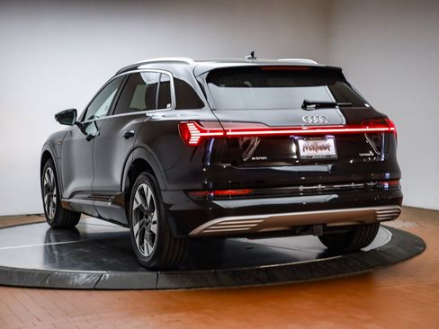 Used 2021 Audi e-tron Premium Plus w/ Premium Plus Package image 9