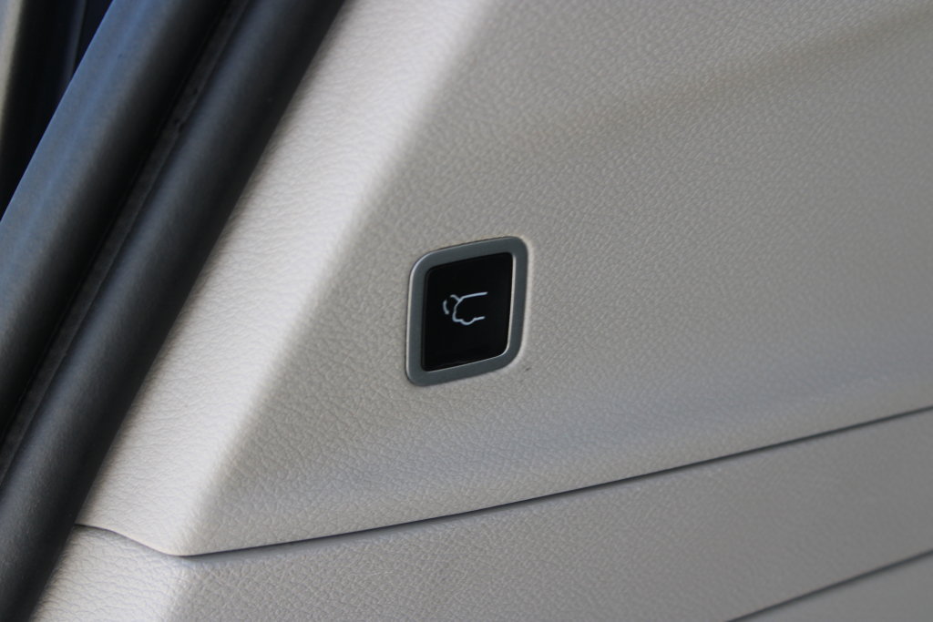 Used 2024 Chrysler Pacifica Touring-L FWD image 9