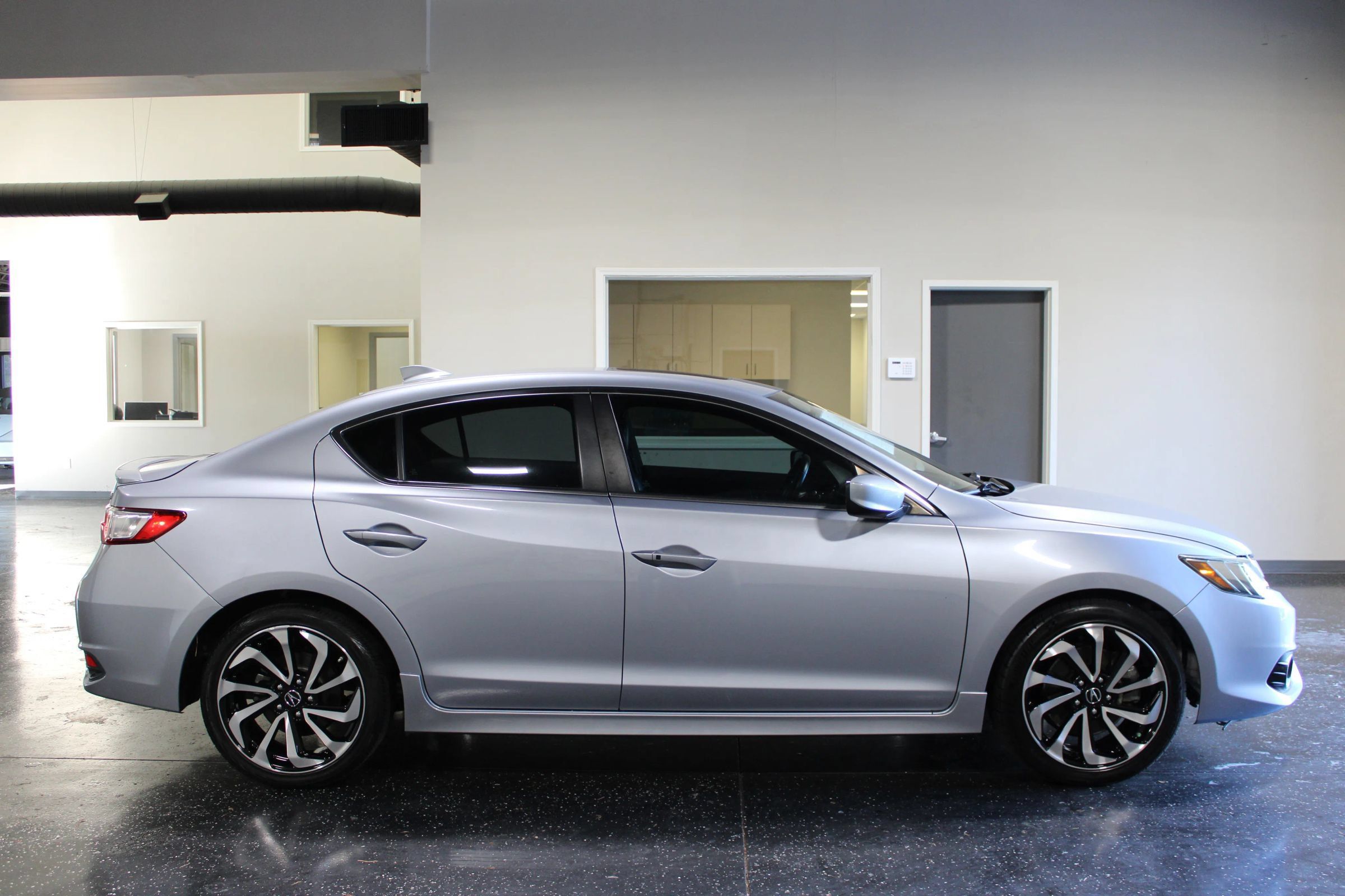 Used 2016 Acura ILX FWD image 2