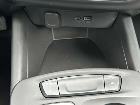 Certified 2025 Chevrolet Trax RS w/ Sunroof Package image 31