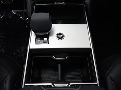 Certified 2024 Land Rover Range Rover SE AWD/4WD image 12