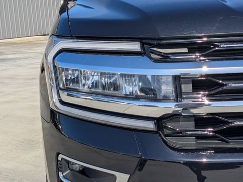 Used 2024 Ford Expedition Limited image 9