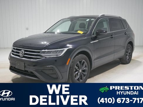 Used 2022 Volkswagen Tiguan SE w/ Panoramic Sunroof Package image 1