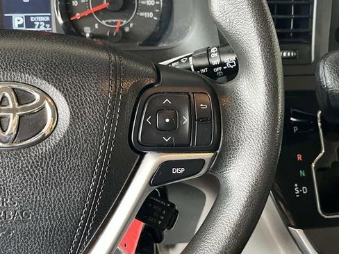 Used 2015 Toyota Sienna LE image 29