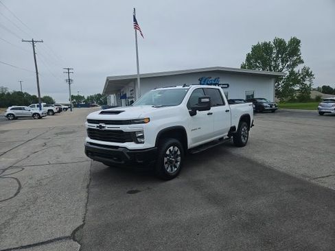 Used 2024 Chevrolet Silverado 2500 Custom w/ Custom Value Package AWD/4WD image 2