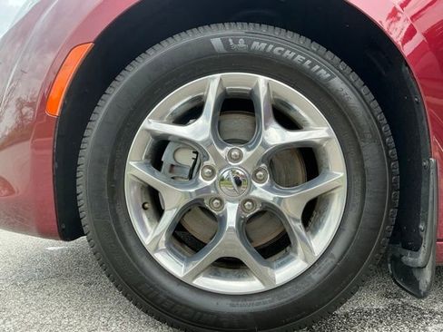 Used 2019 Chrysler Pacifica Limited FWD image 15