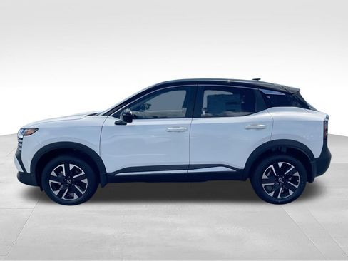 Used 2026 Nissan Kicks SV AWD/4WD image 5