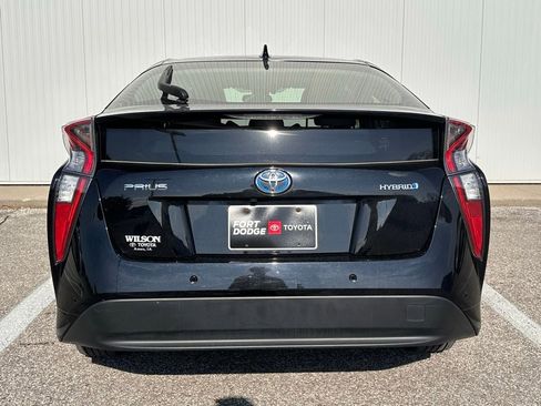 Used 2018 Toyota Prius Three FWD image 5