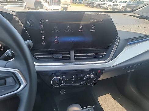 Used 2025 Chevrolet Trax LT w/ LT Convenience Package FWD image 13
