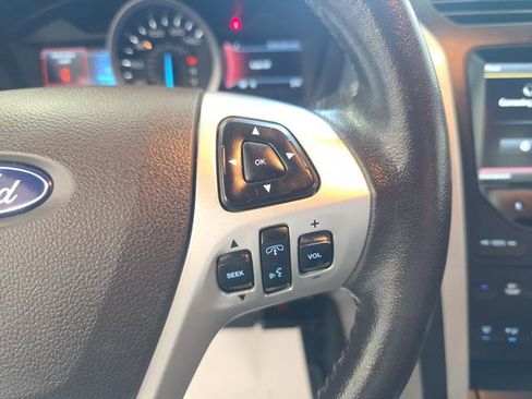 Used 2014 Ford Explorer XLT w/ Equipment Group 202A AWD/4WD image 16