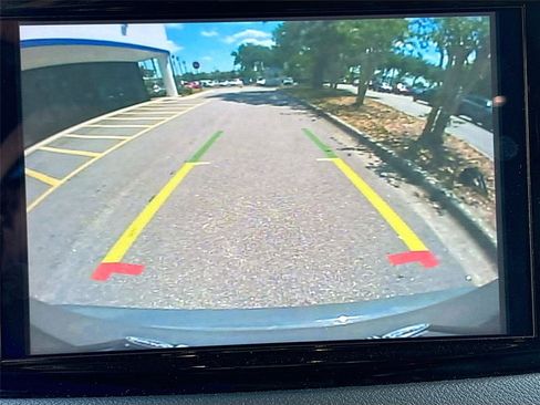 Used 2025 Chrysler Pacifica Select FWD image 13