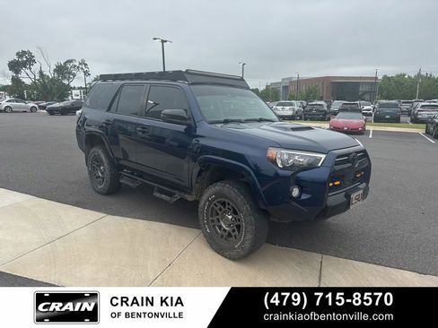 Used 2020 Toyota 4Runner Venture w/ Moonroof Package AWD/4WD image 7