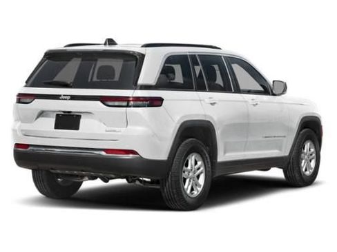 Used 2025 Jeep Grand Cherokee Limited w/ Luxury Tech Group II RWD image 3