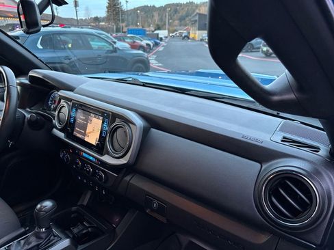 Used 2016 Toyota Tacoma TRD Sport w/ Premium & Technology Package image 27