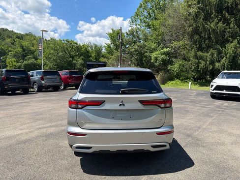 Used 2024 Mitsubishi Outlander 4WD Plug-In Hybrid image 4