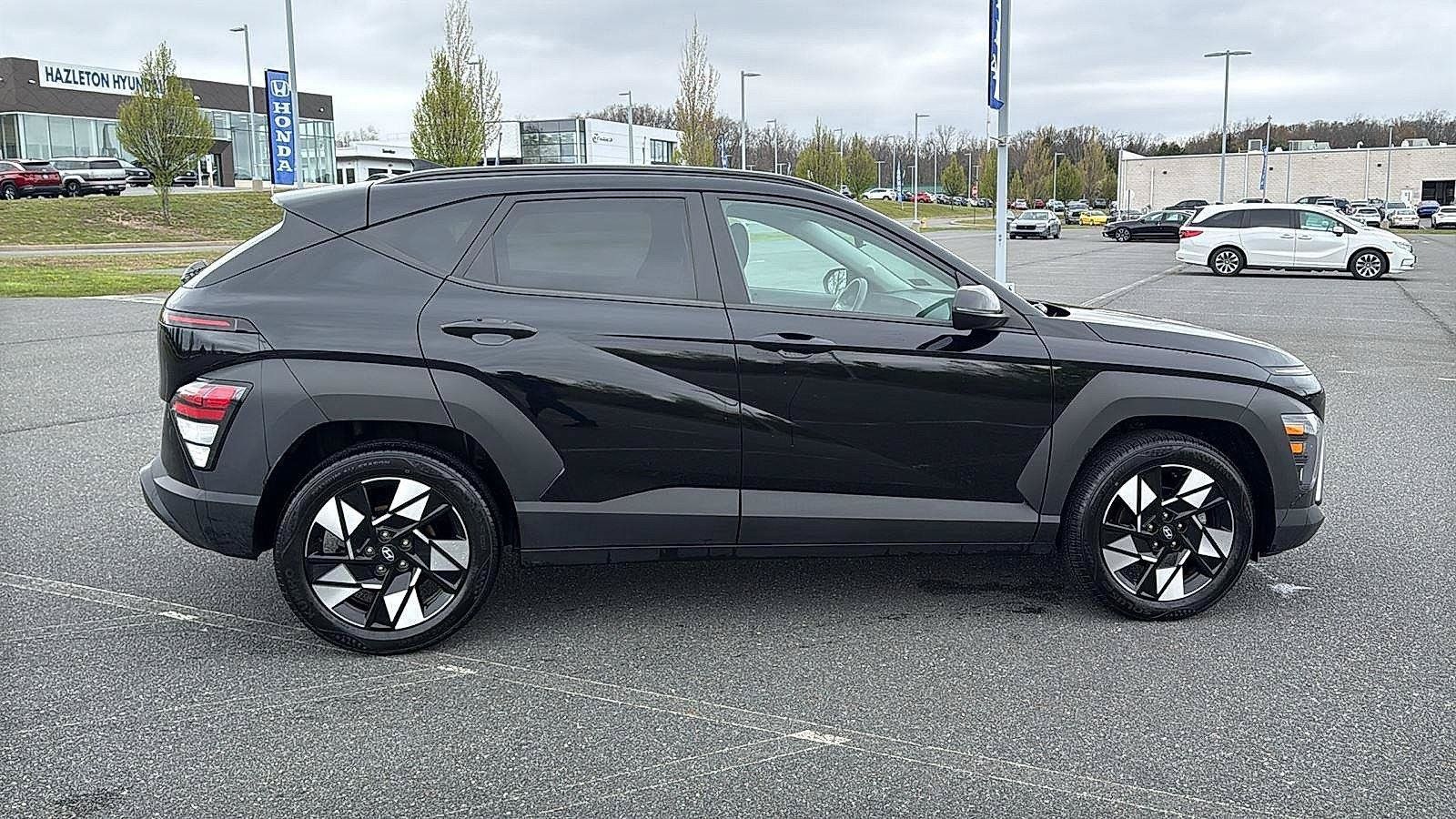 Used 2024 Hyundai Kona SEL FWD image 4