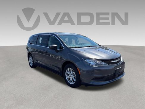 Used 2022 Chrysler Voyager LX FWD image 24