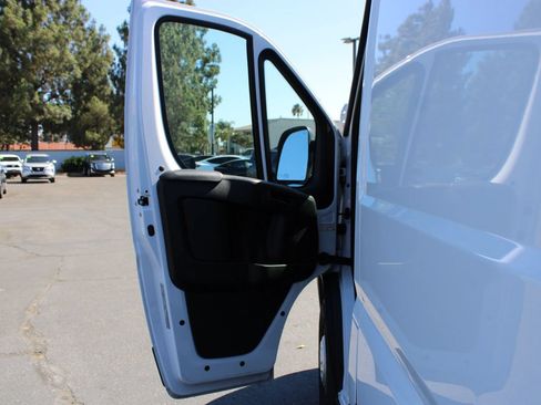 Used 2024 RAM ProMaster 2500 w/ Safety Group FWD image 7