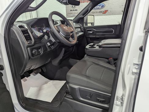 Used 2025 RAM 2500 Big Horn AWD/4WD image 16