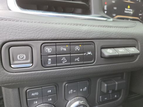 Used 2023 GMC Yukon XL Denali w/ Denali Reserve Package image 13