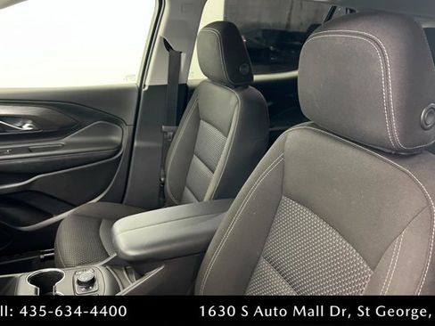 Used 2024 GMC Terrain SLE w/ Driver Convenience Package image 16