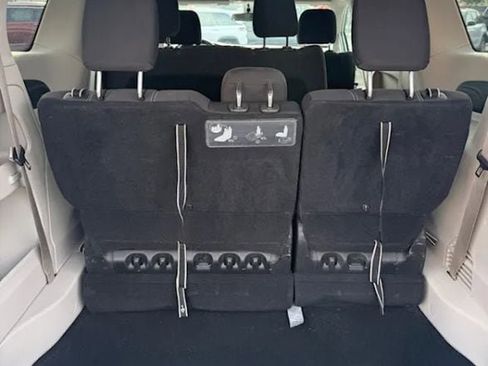 Used 2020 Chrysler Voyager L image 7