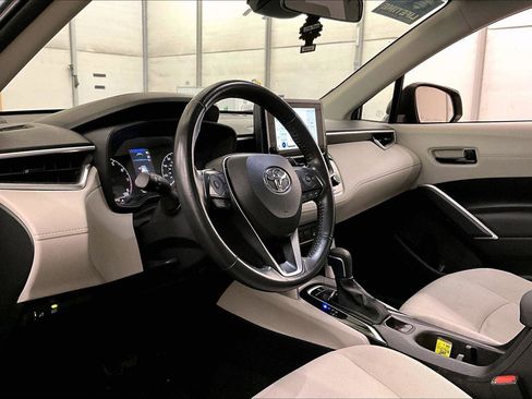 Used 2023 Toyota Corolla Cross LE image 12