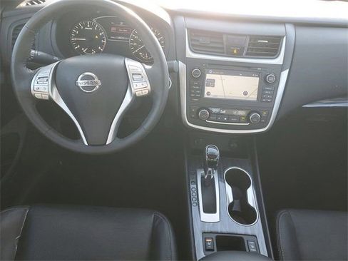 Used 2016 Nissan Altima 2.5 SL w/ 2.5 Technology w/LED Package FWD image 10