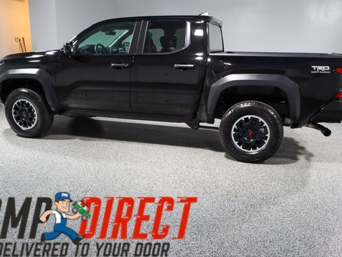 Used 2024 Toyota Tacoma TRD Off-Road AWD/4WD image 10