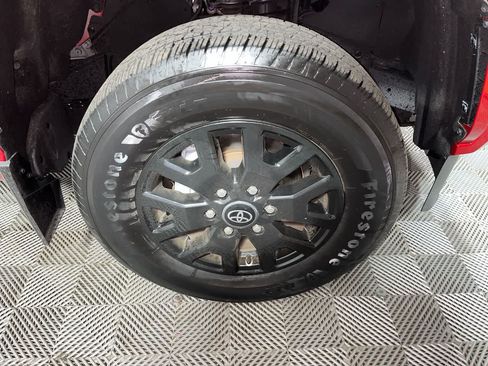 Used 2024 Toyota Tacoma SR5 AWD/4WD image 10