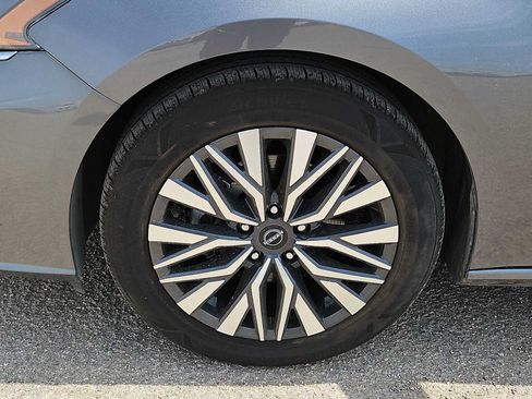Used 2024 Nissan Altima 2.5 SV FWD image 12