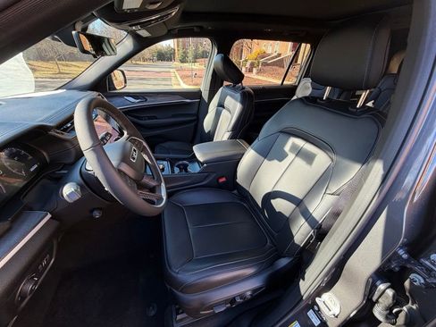 New 2025 Jeep Grand Cherokee L Limited w/ Luxury Tech Group II AWD/4WD image 15