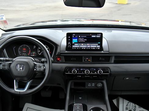 Used 2025 Honda Pilot EX-L image 41