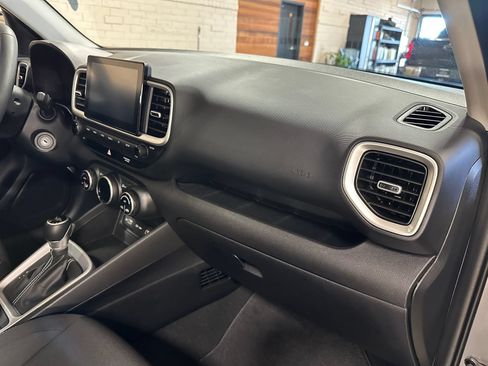 Used 2022 Hyundai Venue SEL w/ Cargo Package FWD image 21