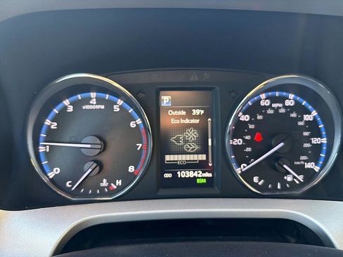 Used 2018 Toyota RAV4 Limited image 14