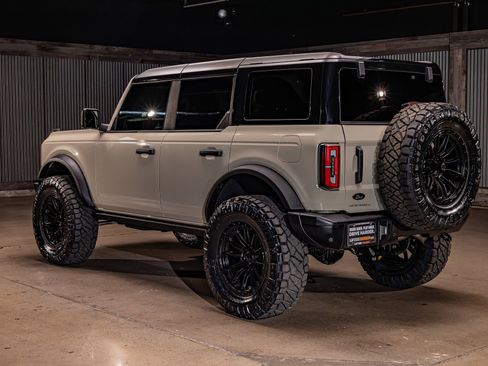 Used 2025 Ford Bronco Badlands image 7